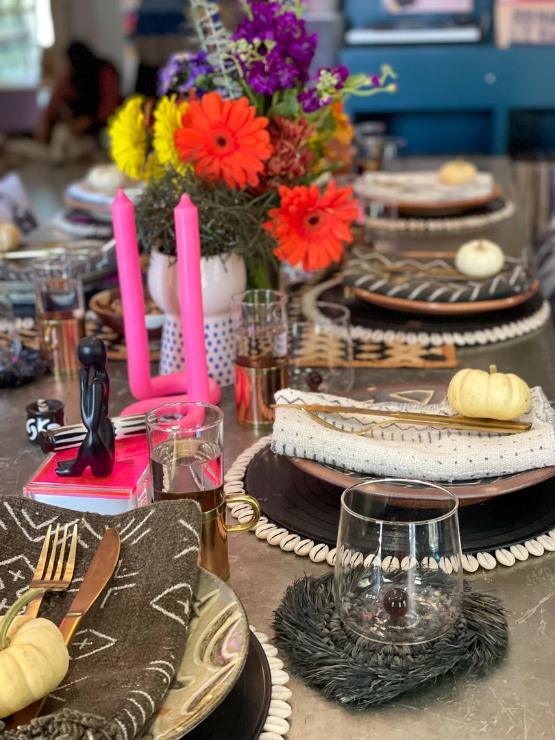 Twine + Twig Straw Raffia Placemats With Fringe - Black | Set Of 4 5 Twine + Twig Straw Raffia Placemats With Fringe - Black | Set Of 4