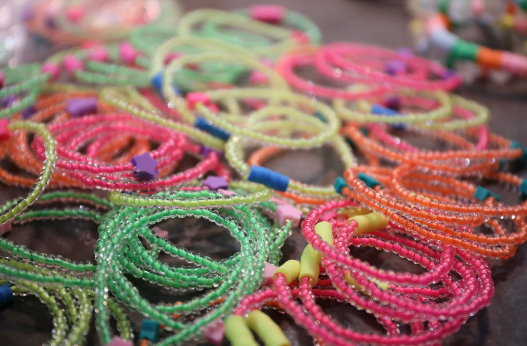 Twine + Twig Teen Vinyl Seed Bracelet | Green 14 Twine + Twig Teen Vinyl Seed Bracelet | Green